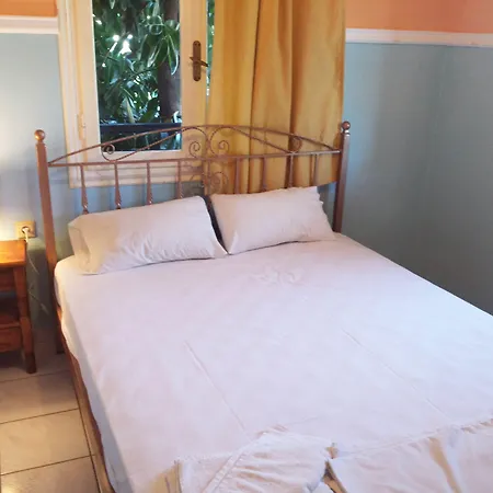 Ξενοδοχείο με διαμερίσματα Laganas Beach Hotel 3*