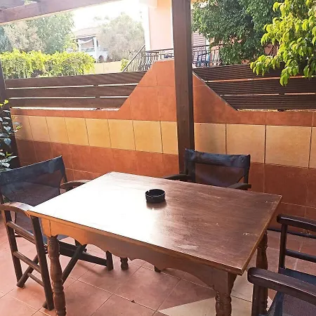 Laganas Beach Hotel Ξενοδοχείο με διαμερίσματα 3*